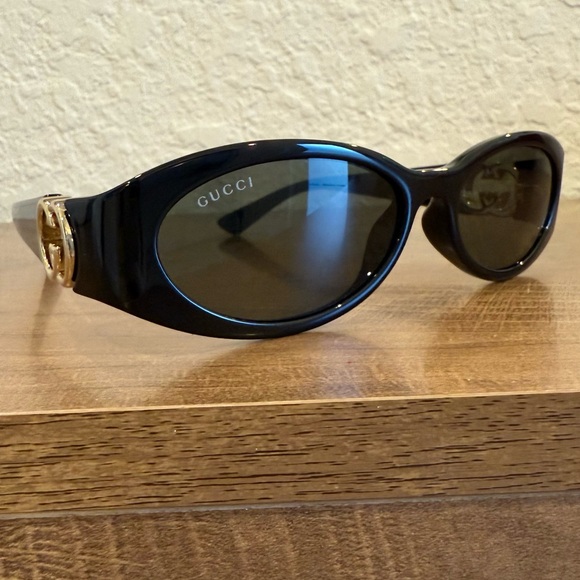 Gucci Women's Sunglasses GG1660S - Picture 6 of 9